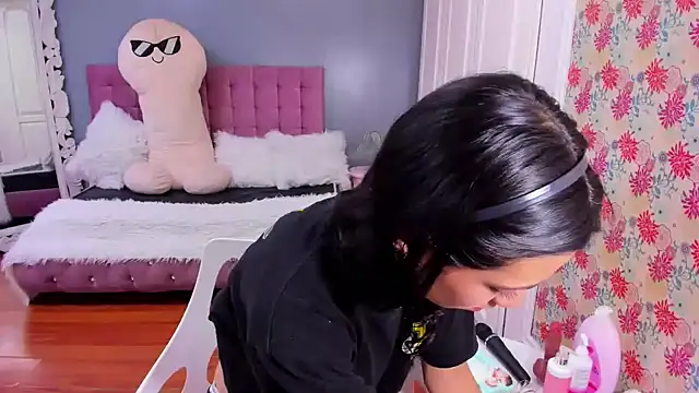 Iris Stone  online show from 12/06/24, 10:08