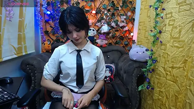 Snapshot of ravenn_20 chatting on 01/29/25, 11:30 ravenn 20 online show from 01/29/25, 11:30