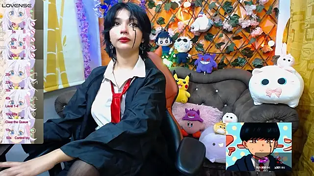 Snapshot of ravenn_20 chatting on 02/21/25, 11:33 ravenn 20 online show from 02/21/25, 11:33