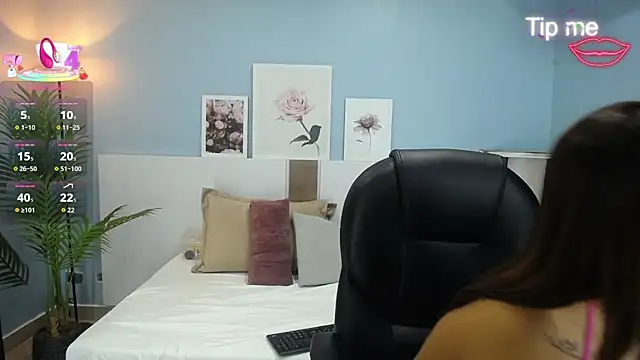 Snapshot of katy_ruiz chatting on 06/17/26, 04:37 katy ruiz online show from 06/17/26, 04:37