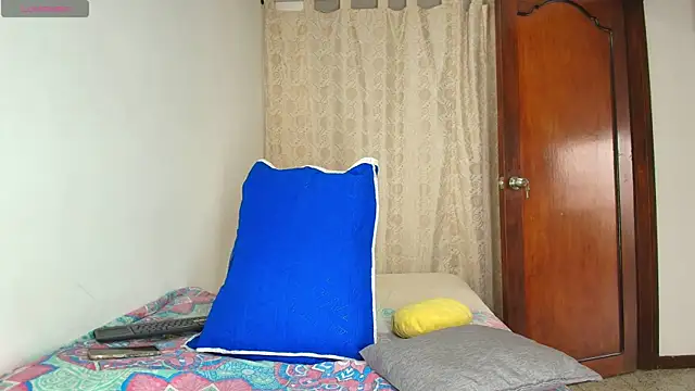 Luciana Ortiz1 online show from 04/20/26, 12:41