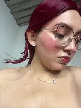 Snapshot of VioletPearson chatting on 05/29/26, 01:31 VioletPearson online show from 05/29/26, 01:31