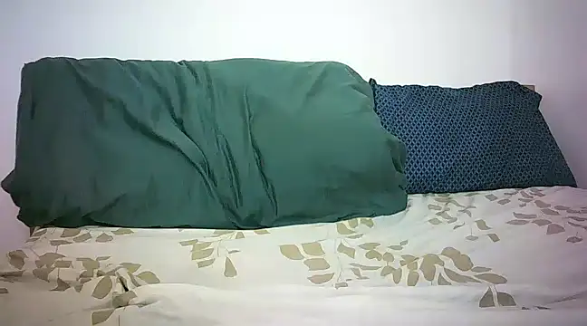 Cryaluna online show from 12/18/24, 12:07