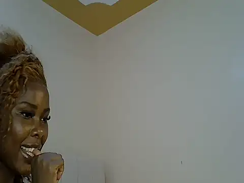 Snapshot of chloe_desire1 chatting on 04/12/26, 10:31 chloe desire1 online show from 04/12/26, 10:31
