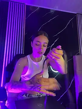 Ady 18 online show from 10/30/25, 04:52