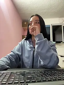 Ady 18 online show from 04/17/26, 04:32