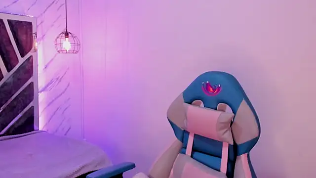 Queen perla  online show from 09/10/25, 12:05