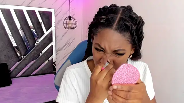 Queen perla  online show from 10/25/25, 12:23