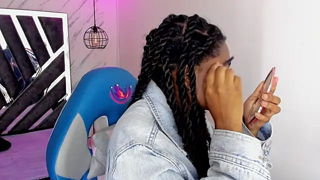 Queen perla  online show from 10/29/25, 12:29