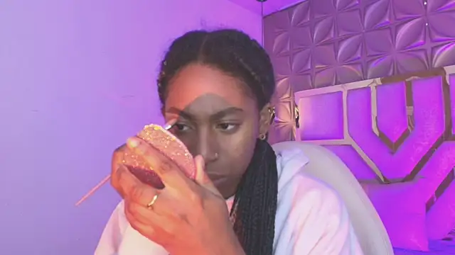 Queen perla  online show from 03/25/26, 12:11