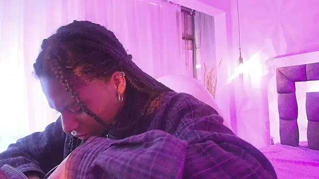 Snapshot of Queen_perla_ chatting on 06/09/26, 12:17 Queen perla online show from 06/09/26, 12:17
