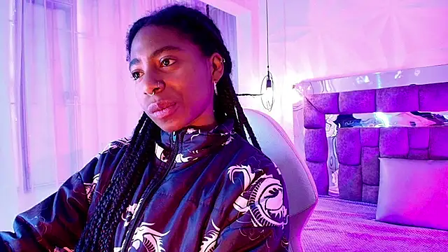 Snapshot of Queen_perla_ chatting on 07/15/26, 01:38 Queen perla online show from 07/15/26, 01:38