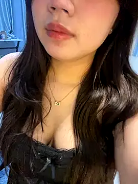 Hotellinh12 online show from 10/13/25, 03:23