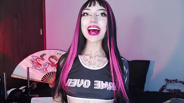 Snapshot of catipetite chatting on 01/17/25, 06:15 catipetite online show from 01/17/25, 06:15