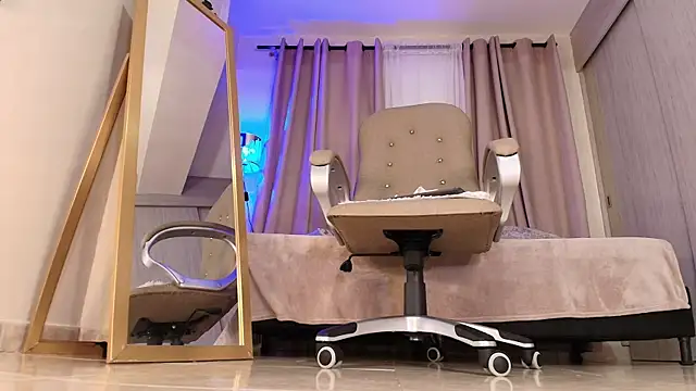 thais dreams online show from 02/27/25, 12:23