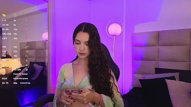 mssjulia online show from 12/13/24, 08:37