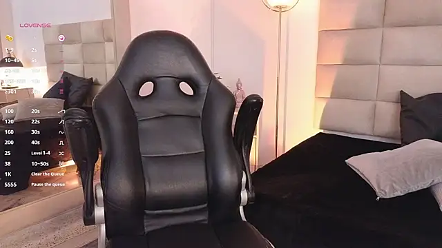 mssjulia online show from 12/31/24, 10:12