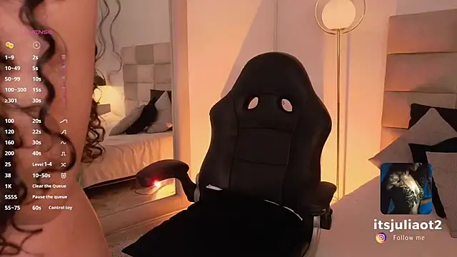 mssjulia online show from 02/12/25, 09:01