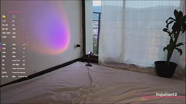 mssjulia online show from 09/10/25, 10:54