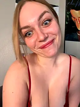 Snapshot of pink8ty chatting on 10/04/25, 11:03 pink8ty online show from 10/04/25, 11:03