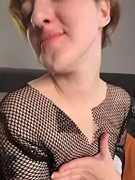 Snapshot of pink8ty chatting on 11/14/25, 12:31 pink8ty online show from 11/14/25, 12:31