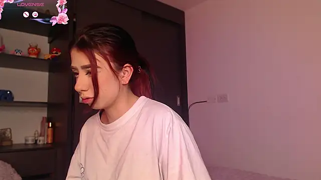 Snapshot of Your_rosalie chatting on 09/25/25, 03:54 Your rosalie online show from 09/25/25, 03:54