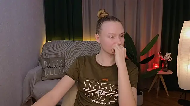 CarolynCohen   online show from 12/06/24, 04:58