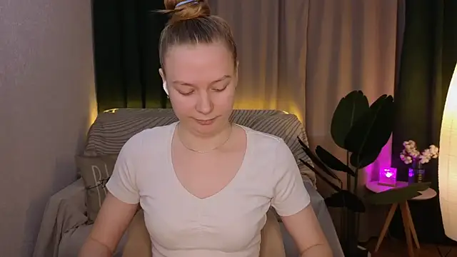 CarolynCohen   online show from 03/22/25, 02:16