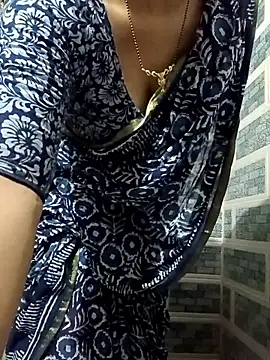Snapshot of Rosy-B chatting on 05/19/26, 09:54 Rosy-B online show from 05/19/26, 09:54