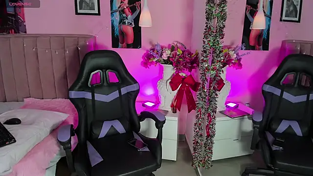 RolyLoren online show from 12/20/24, 11:32