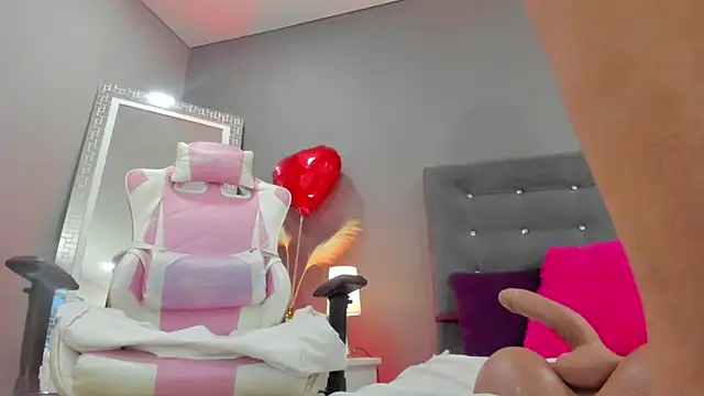 Snapshot of AriaRusso chatting on 02/15/25, 04:14 AriaRusso online show from 02/15/25, 04:14