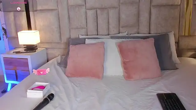 SofiScott  online show from 03/18/25, 08:59