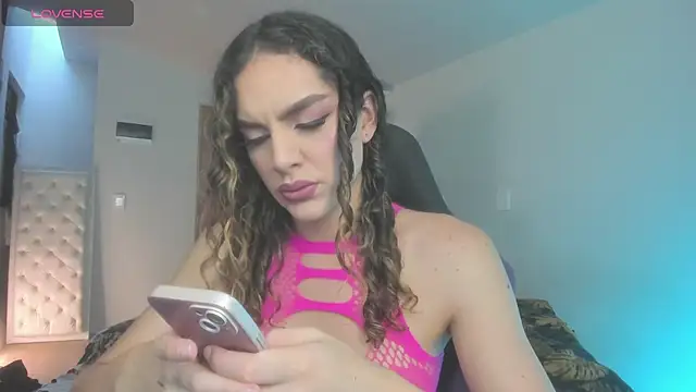 Snapshot of mariiahneedles chatting on 06/29/26, 10:54 mariiahneedles online show from 06/29/26, 10:54