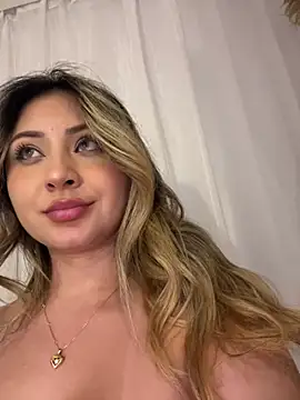 Snapshot of SaraFerreira chatting on 03/18/25, 11:53 SaraFerreira online show from 03/18/25, 11:53