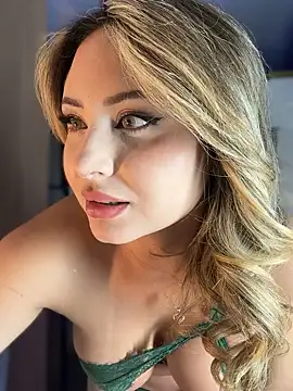 Snapshot of SaraFerreira chatting on 10/01/25, 01:22 SaraFerreira online show from 10/01/25, 01:22