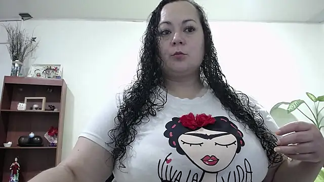 Snapshot of Aleia_Taylor chatting on 06/25/26, 03:50 Aleia Taylor online show from 06/25/26, 03:50