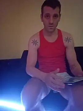 Snapshot of Aian09 chatting on 12/12/24, 08:21 Aian09 online show from 12/12/24, 08:21