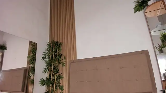 Natasha  Sccott online show from 03/05/25, 02:25