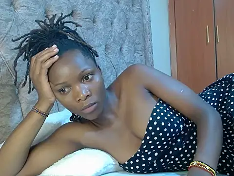 Snapshot of Naughty_Girl17 chatting on 02/13/25, 07:24 Naughty Girl17 online show from 02/13/25, 07:24