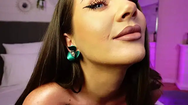 LinaReese online show from 02/11/26, 05:23