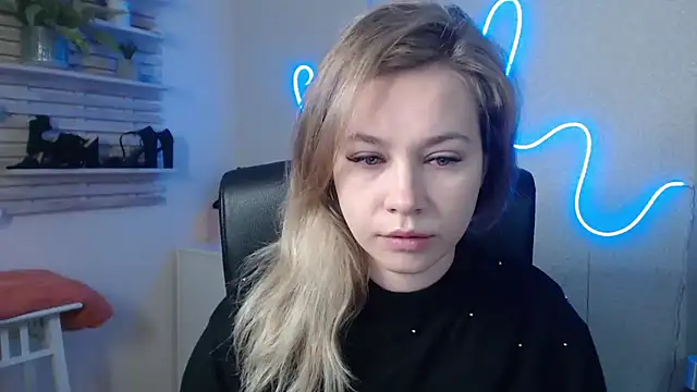Snapshot of holly_xglam chatting on 12/18/24, 04:31 holly xglam online show from 12/18/24, 04:31