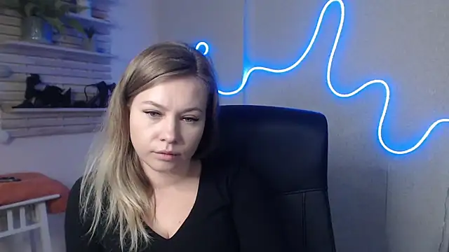 Snapshot of holly_xglam chatting on 12/19/24, 06:34 holly xglam online show from 12/19/24, 06:34