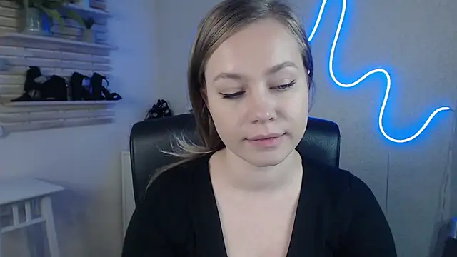 Snapshot of holly_xglam chatting on 02/26/25, 12:27 holly xglam online show from 02/26/25, 12:27