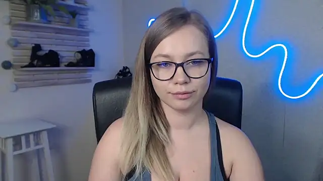 Snapshot of holly_xglam chatting on 02/28/25, 03:15 holly xglam online show from 02/28/25, 03:15