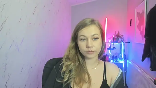 holly xglam online show from 11/25/25, 08:53