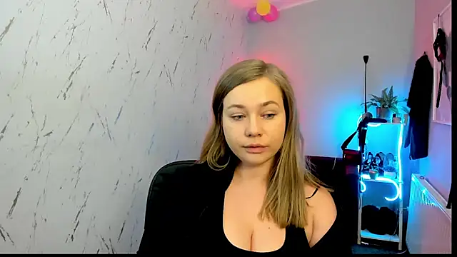 holly xglam online show from 02/24/26, 09:13