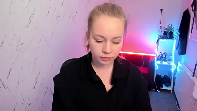 holly xglam online show from 04/09/26, 07:52