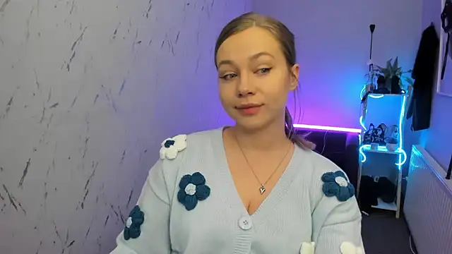 holly xglam online show from 04/13/26, 07:41