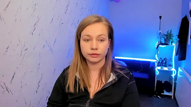 holly xglam online show from 04/27/26, 07:56