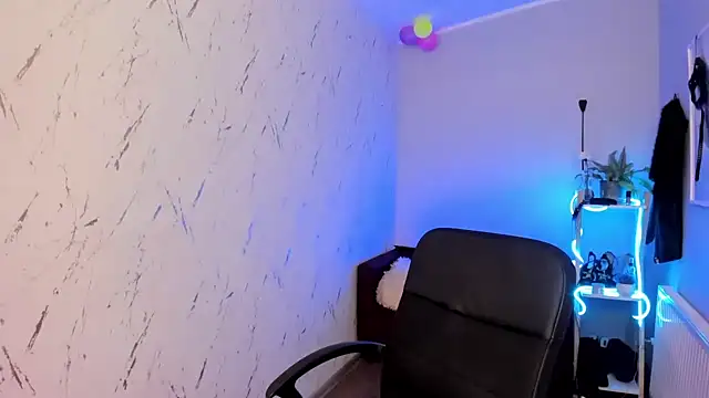 holly xglam online show from 04/28/26, 03:50